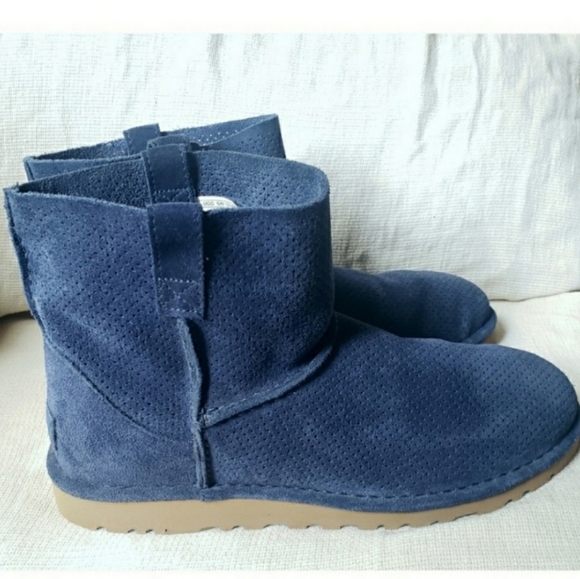 UGG unlined mini perf blue size 10. *never been worn - Picture 3 of 7